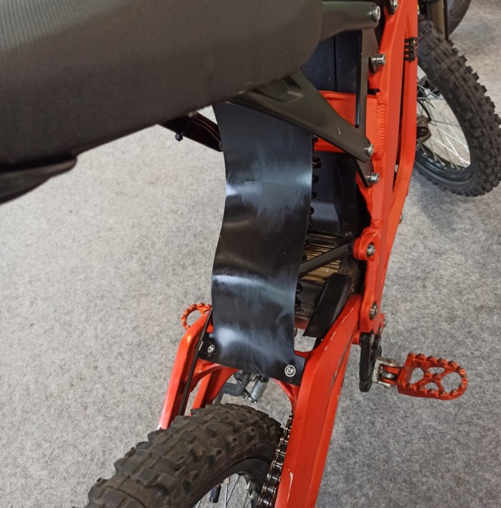 Surron Light Bee osłona tylnego amortyzatora